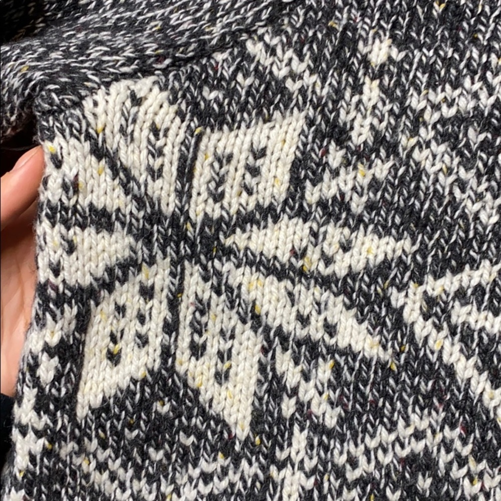 Ruby Moon Grey & White Wool Blend Crop Sweater - image 4